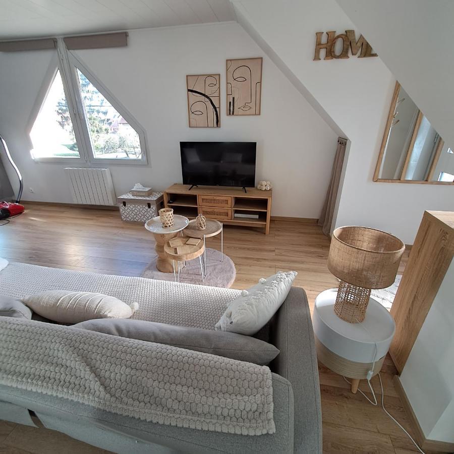 Studio Cosy Spacieux Lumineux Avec Terrasse Vezelois Exterior photo